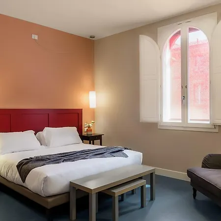 Almarossa アパートホテル ボローニャ